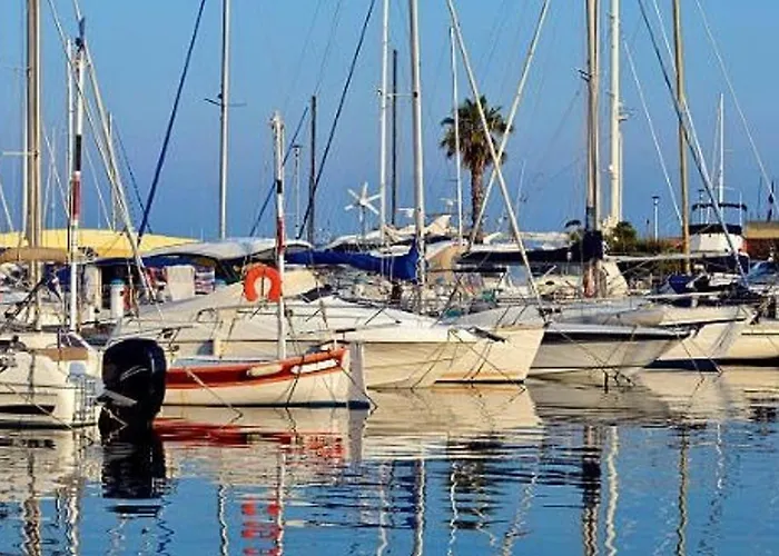 Lägenhet 2 Pieces, Terrasse, Parking Prive, Proche Plage, 6 Couchages - - Fr-1-251-547 Le Lavandou