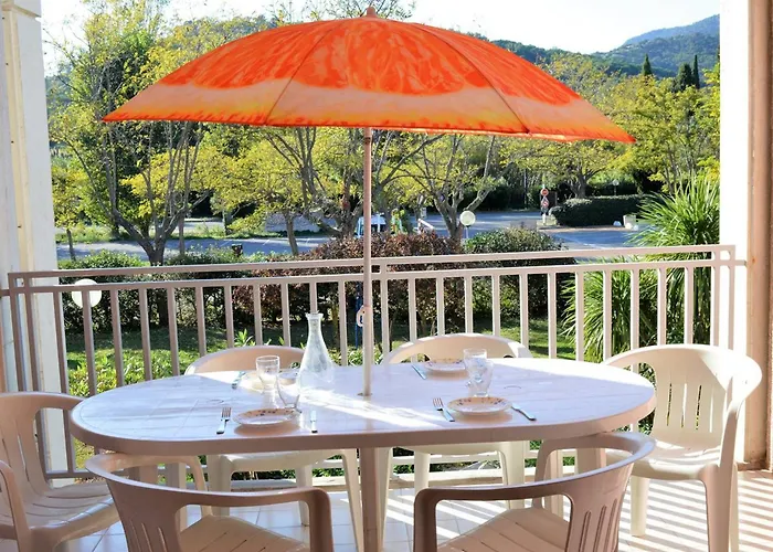 2 Pieces, Terrasse, Parking Prive, Proche Plage, 6 Couchages - - Fr-1-251-547 Lägenhet Le Lavandou